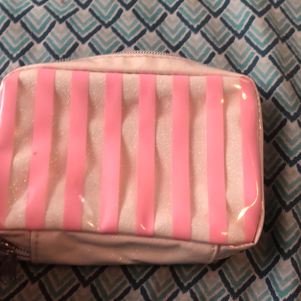 Makeup bag👛 - Picture 3 of 4